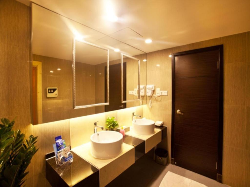 นิว เวิล์ด โฮเต็ล Hotel กวางโจว ภายนอก รูปภาพ